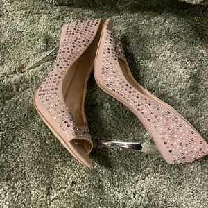 Peep toe shoes